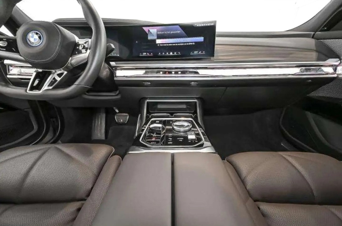 BMW Seria 7 xDrive750 M-Sport (5)