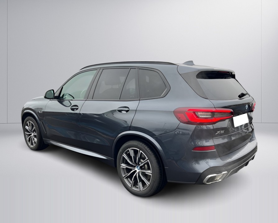 BMW X5 xDrive45e (5)