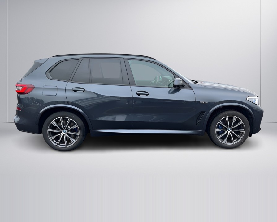 BMW X5 xDrive45e (2)