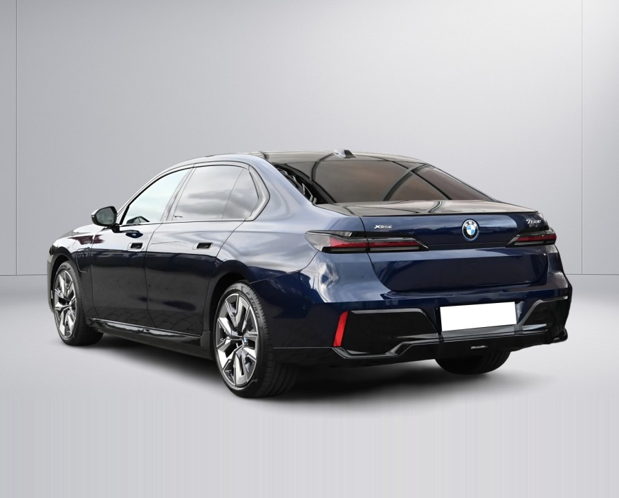 BMW Seria 7 750e xDrive M-Sport (5)