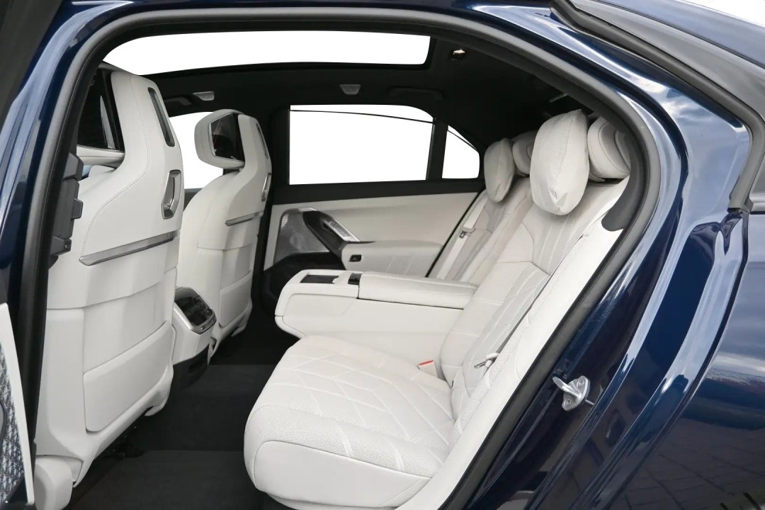 BMW Seria 7 750e xDrive M-Sport - foto 13