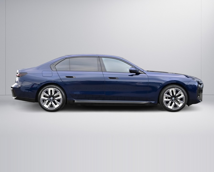 BMW Seria 7 750e xDrive M-Sport (2)