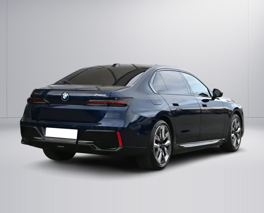 BMW Seria 7 750e xDrive M-Sport (3)