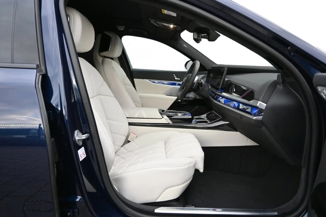 BMW Seria 7 750e xDrive M-Sport - foto 11