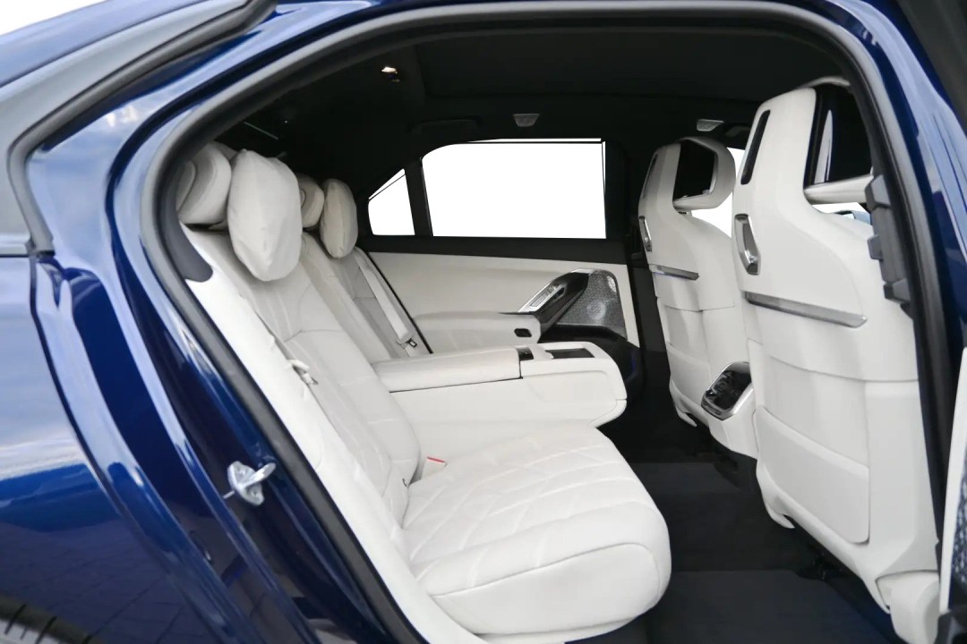 BMW Seria 7 750e xDrive M-Sport - foto 12