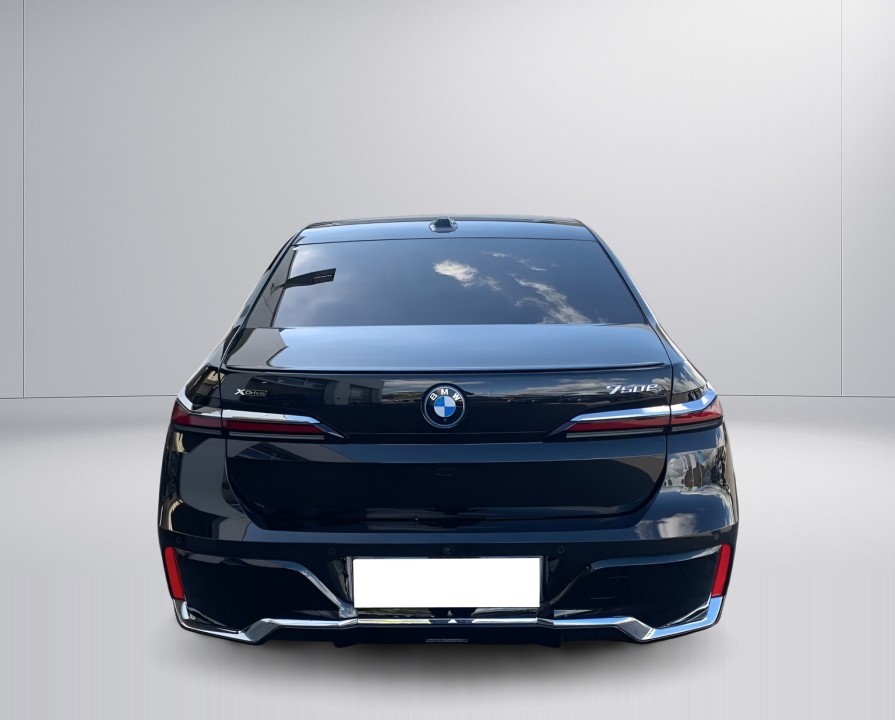 BMW Seria 7 750e xDrive M-Sport (5)