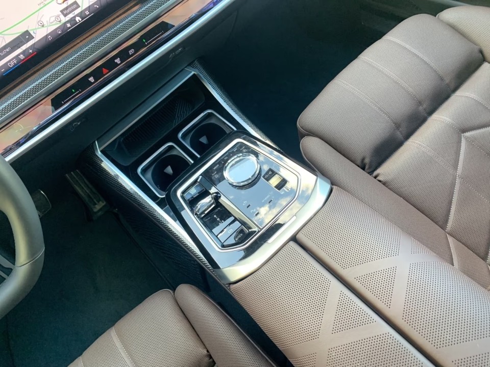 BMW Seria 7 750e xDrive M-Sport - foto 9