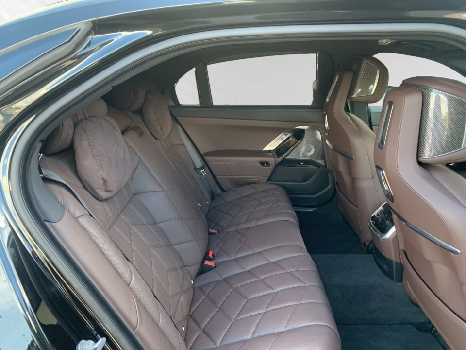 BMW Seria 7 750e xDrive M-Sport - foto 10