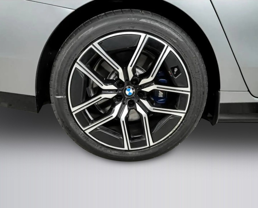 BMW Seria 7 750e xDrive - foto 17