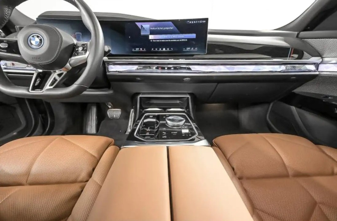BMW Seria 7 750e xDrive - foto 6