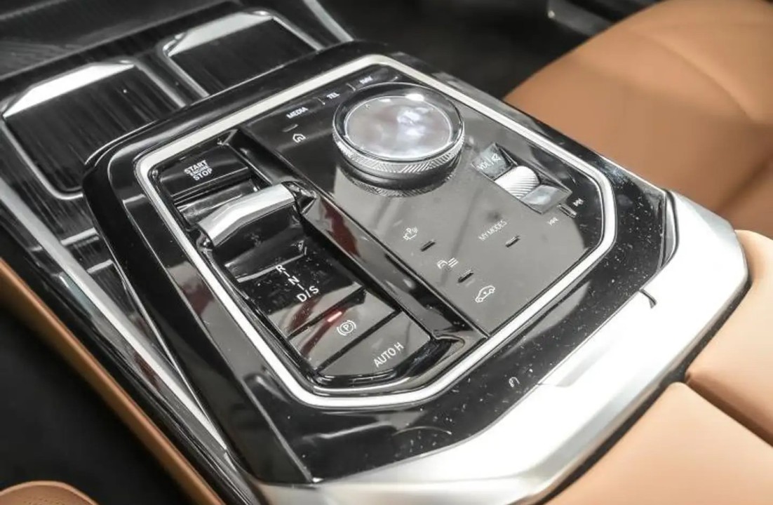 BMW Seria 7 750e xDrive - foto 9