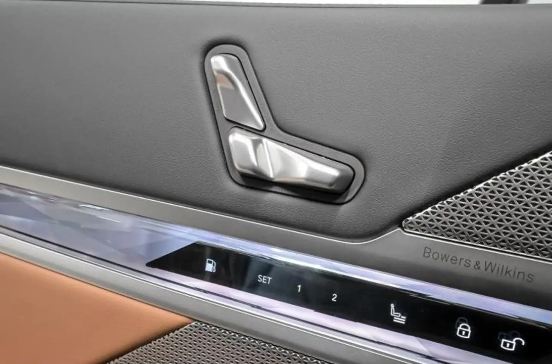 BMW Seria 7 750e xDrive - foto 15