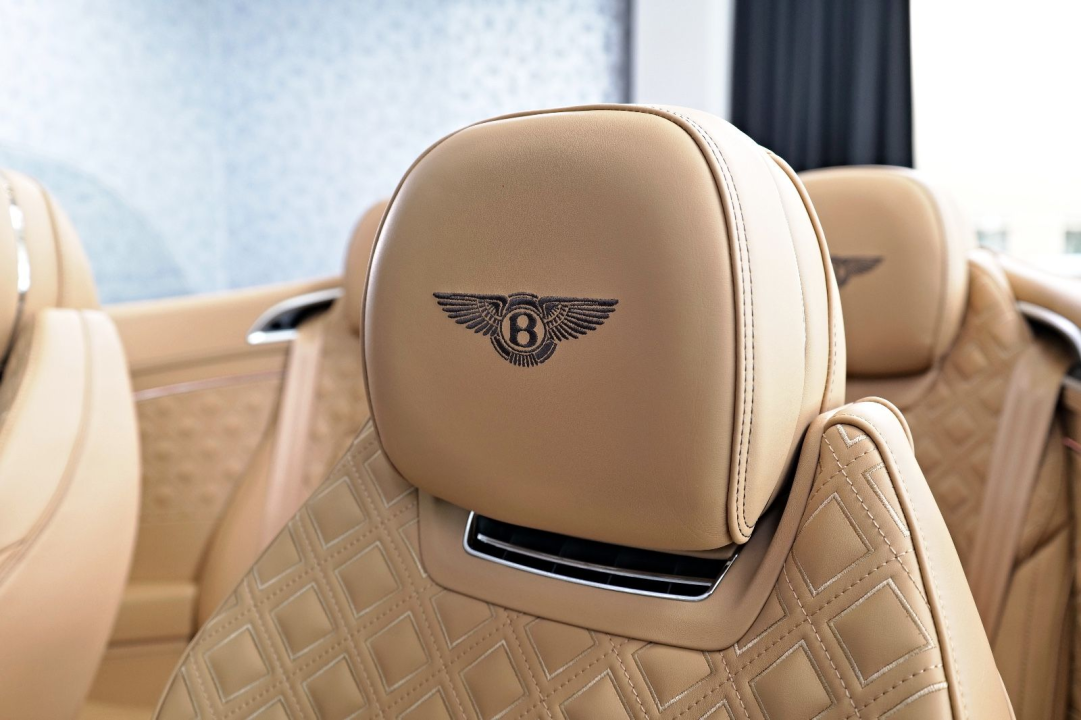 Bentley Continental GTC V8 - foto 18