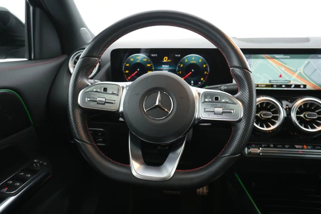 Mercedes-Benz GLA 200 AMG - foto 11