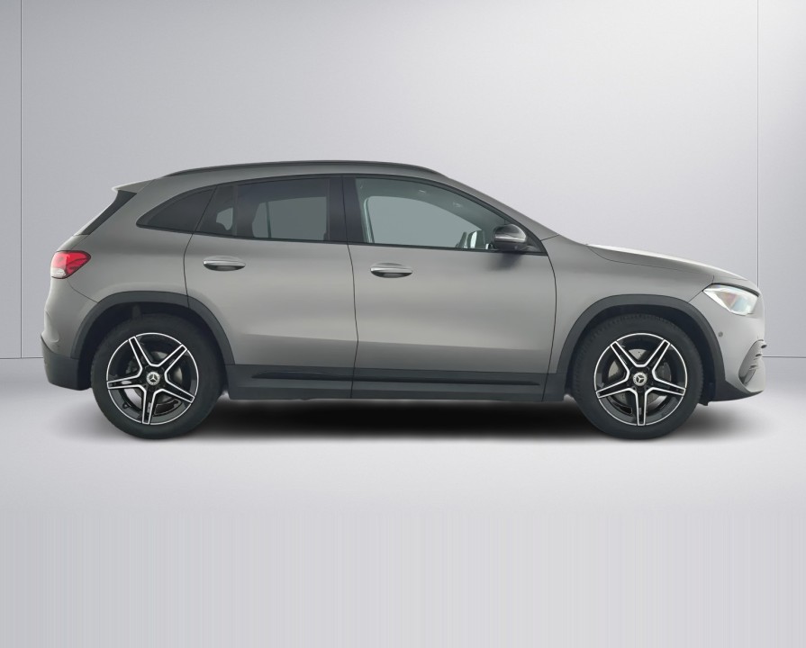Mercedes-Benz GLA 200 AMG (2)