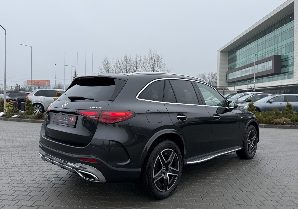 Mercedes-Benz GLC 300e 4MATIC AMG Line (3)