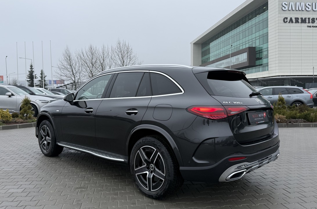 Mercedes-Benz GLC 300e 4MATIC AMG Line (5)