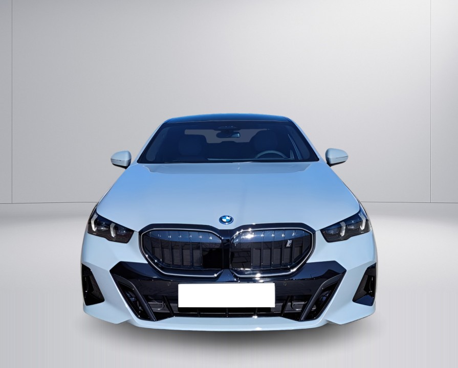 BMW i5 xDrive40 (2)