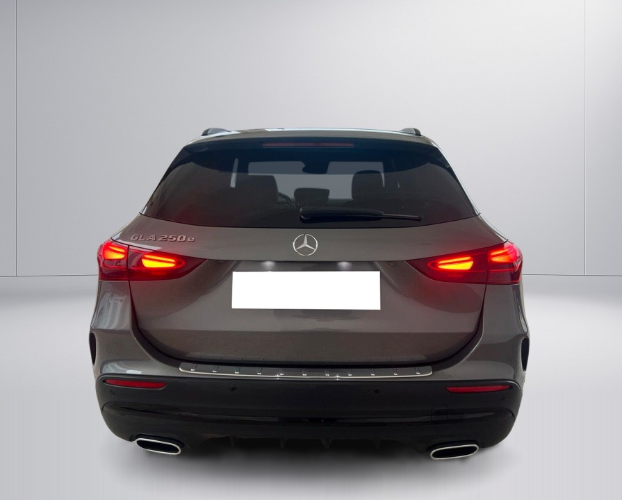 Mercedes-Benz GLA 250e AMG (4)