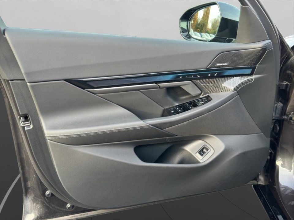 BMW Seria 5 520d sDrive M-Sport - foto 12