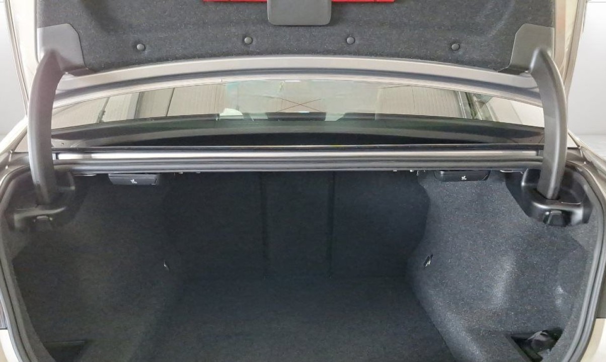 BMW Seria 5 520d - foto 14