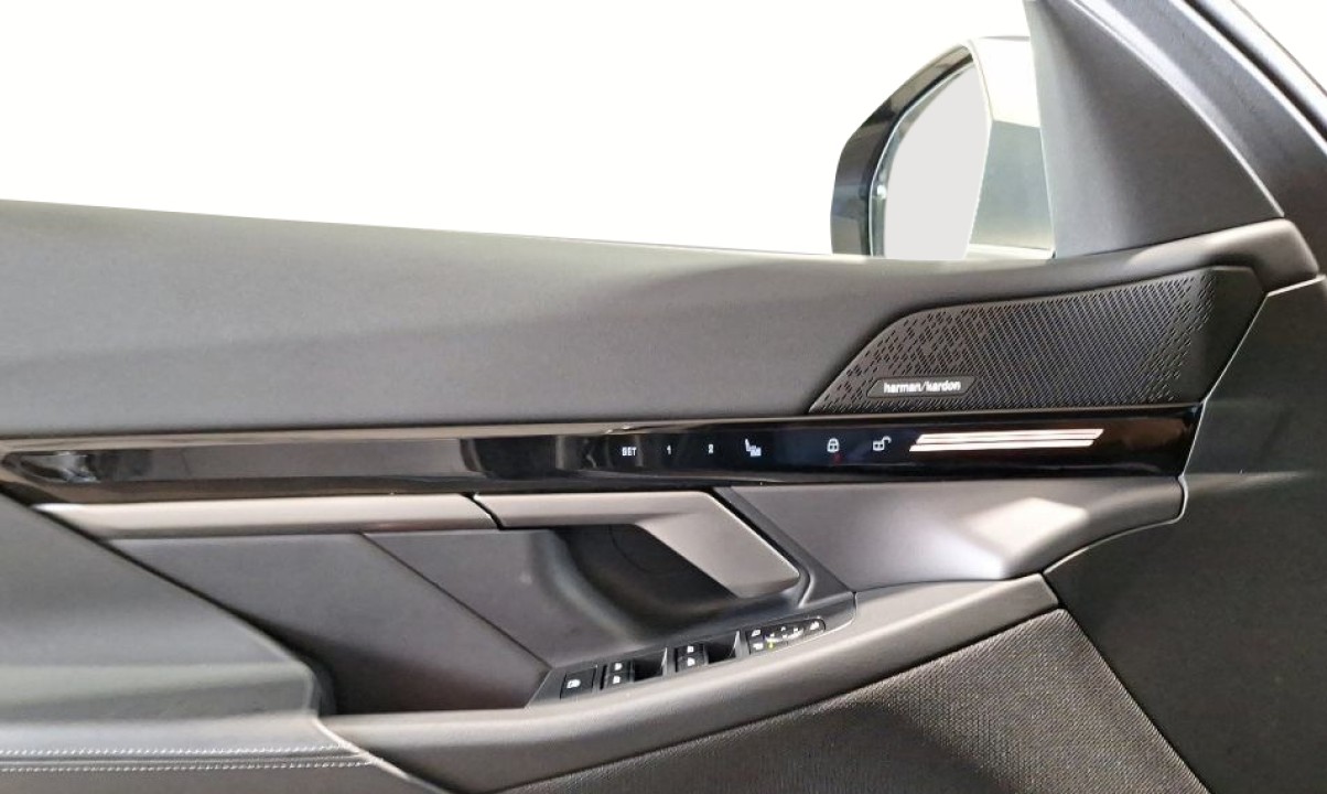 BMW Seria 5 520d - foto 12