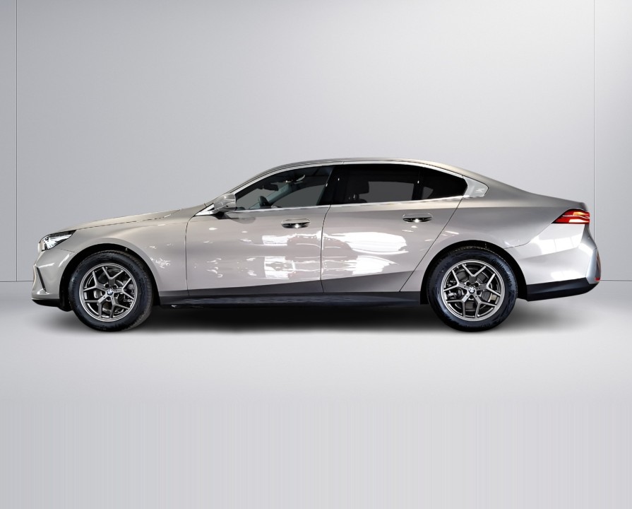 BMW Seria 5 520d (2)