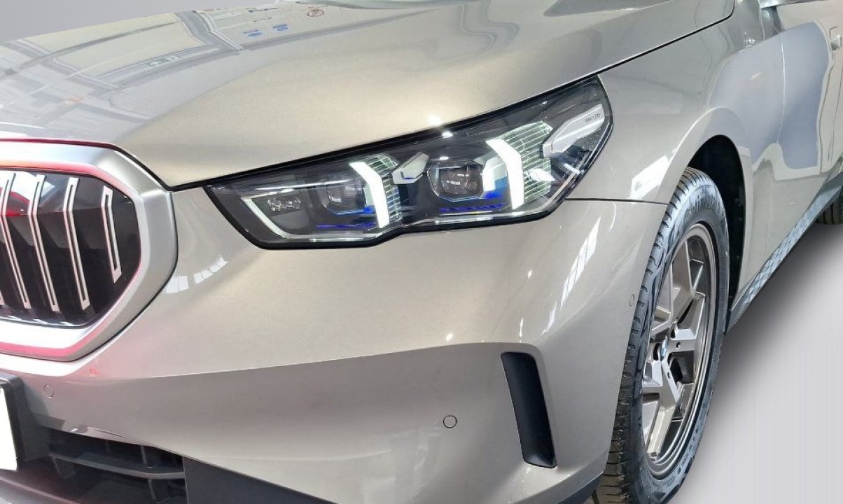 BMW Seria 5 520d - foto 16