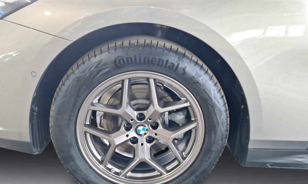 BMW Seria 5 520d - foto 17