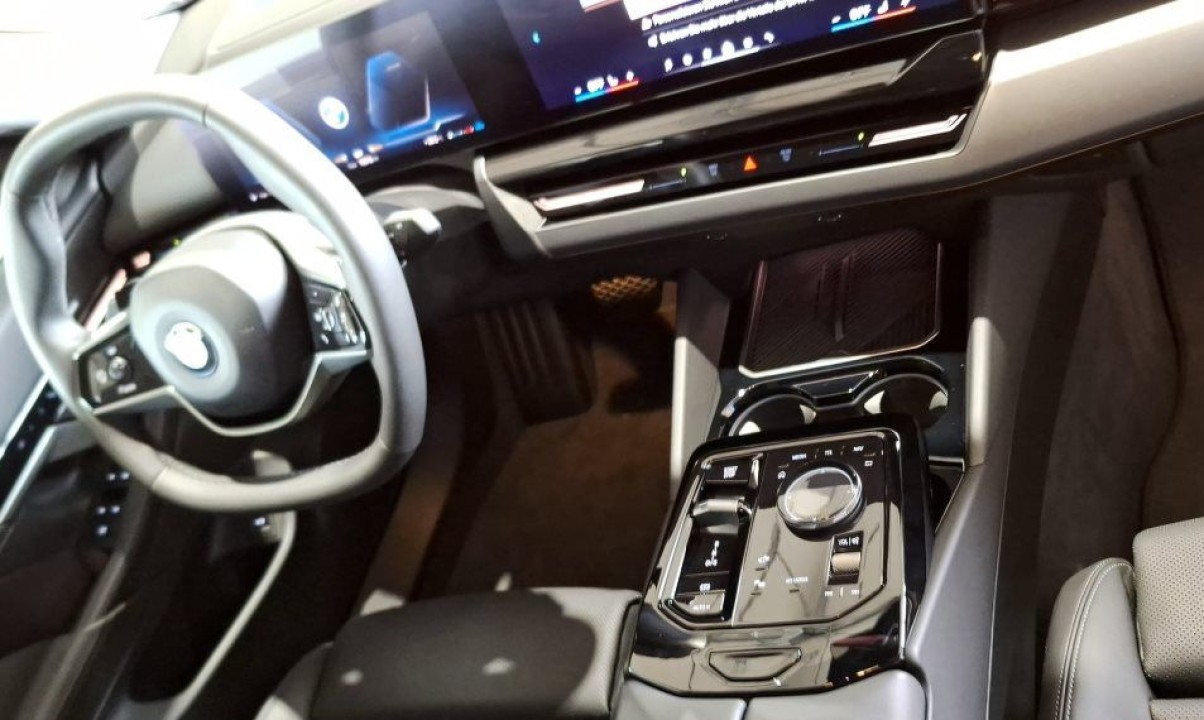 BMW Seria 5 520d - foto 6