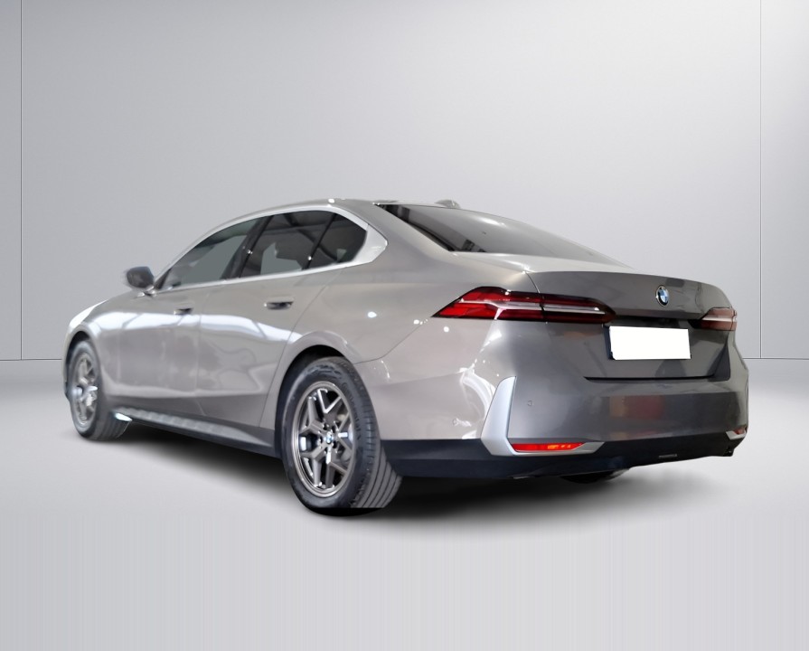 BMW Seria 5 520d (3)