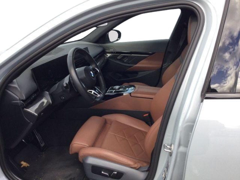 BMW Seria 5 520i (5)