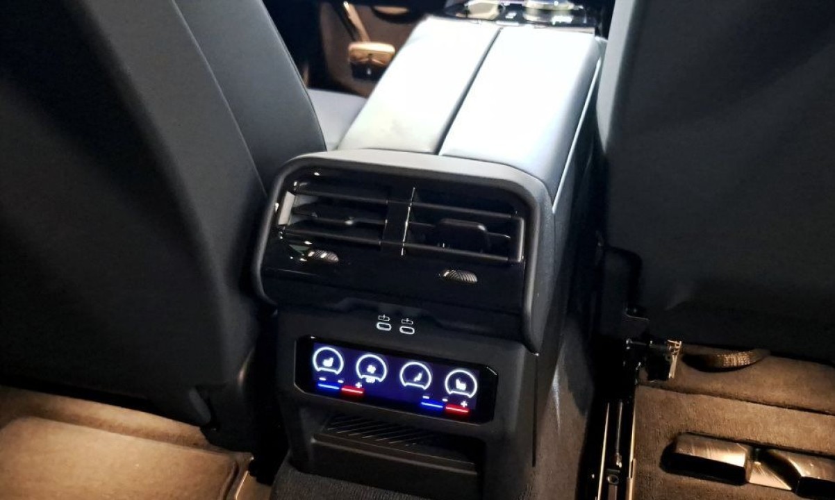 BMW Seria 5 520d Touring M-Sport - foto 12