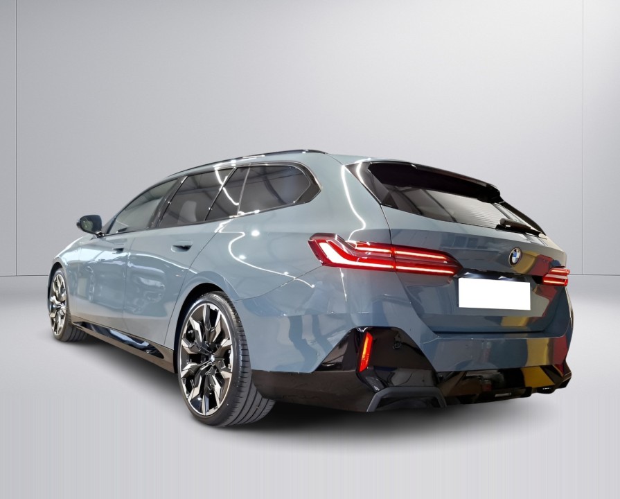 BMW Seria 5 520d Touring M-Sport (3)