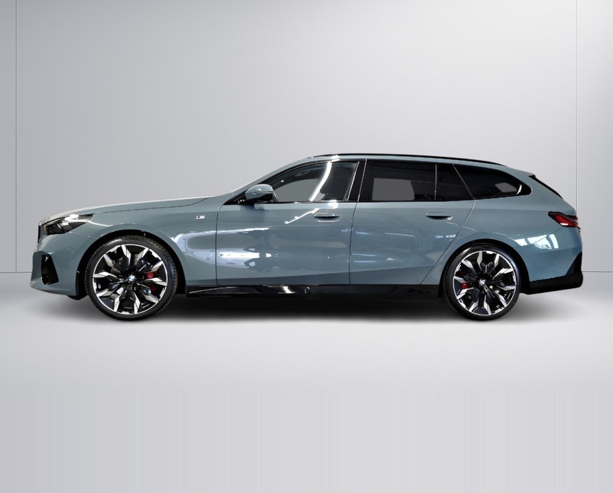 BMW Seria 5 520d Touring M-Sport (2)