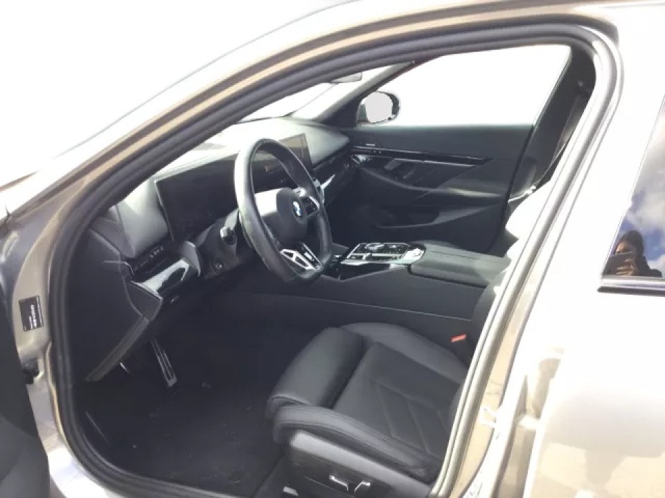 BMW Seria 5 xDrive520d (4)