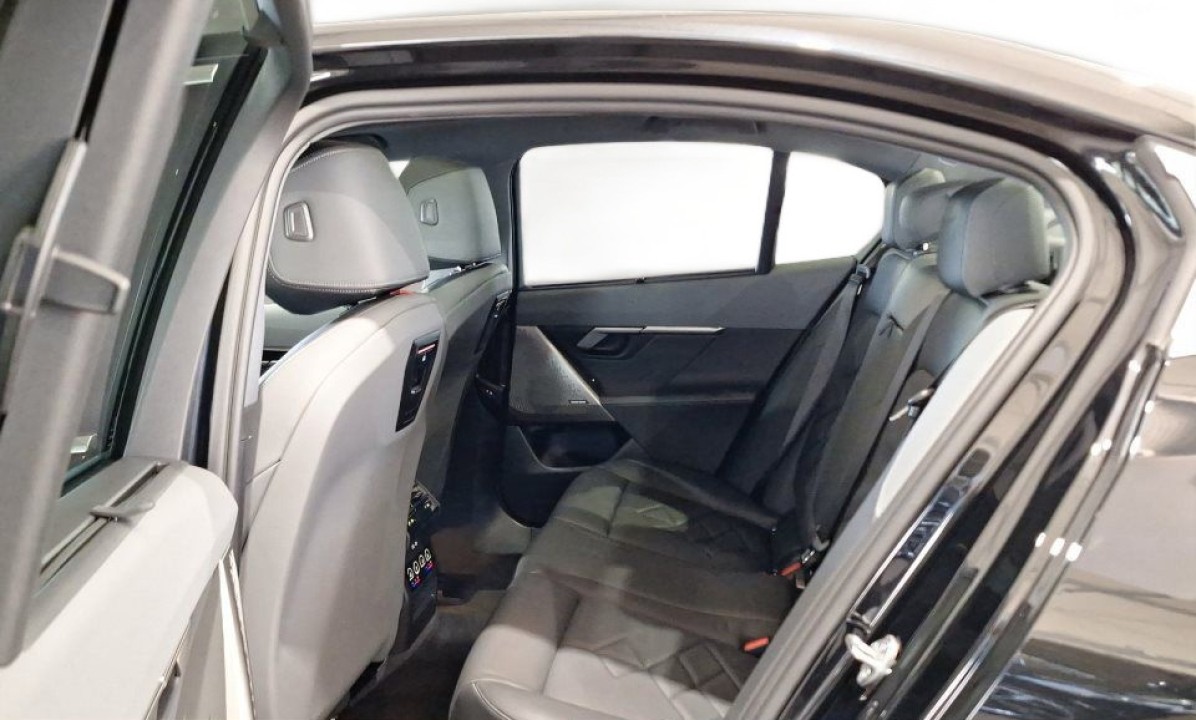 BMW Seria 5 520d xDrive (5)