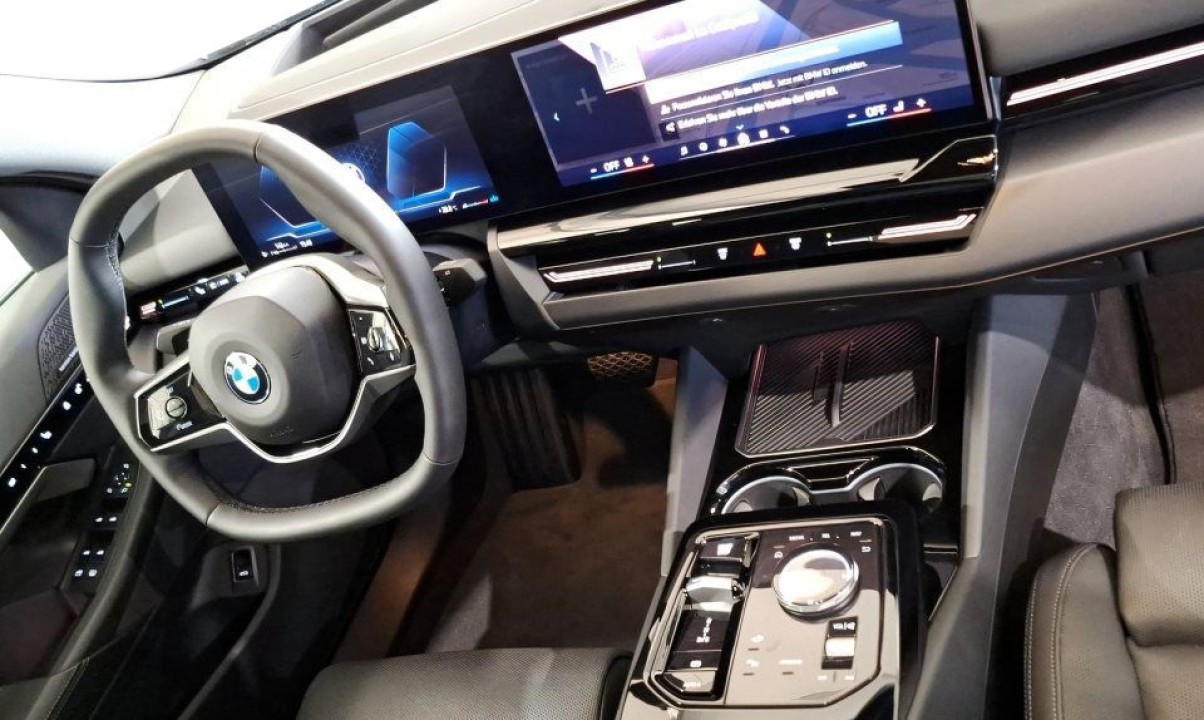 BMW Seria 5 520d xDrive - foto 7
