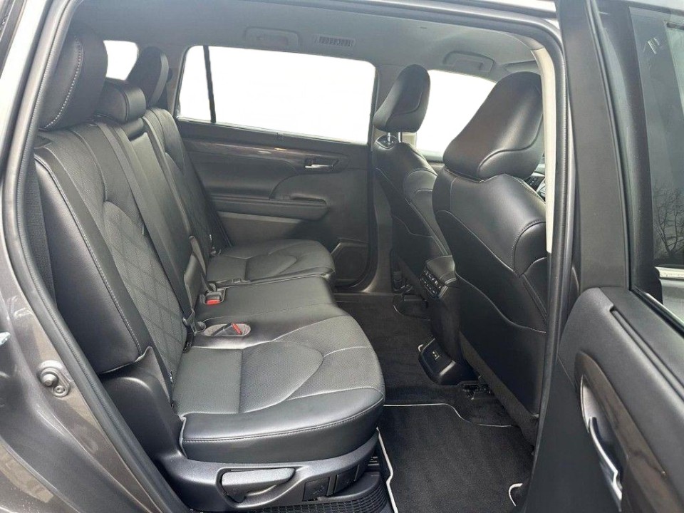 Toyota Highlander 2.5 Hybrid Luxury - foto 13