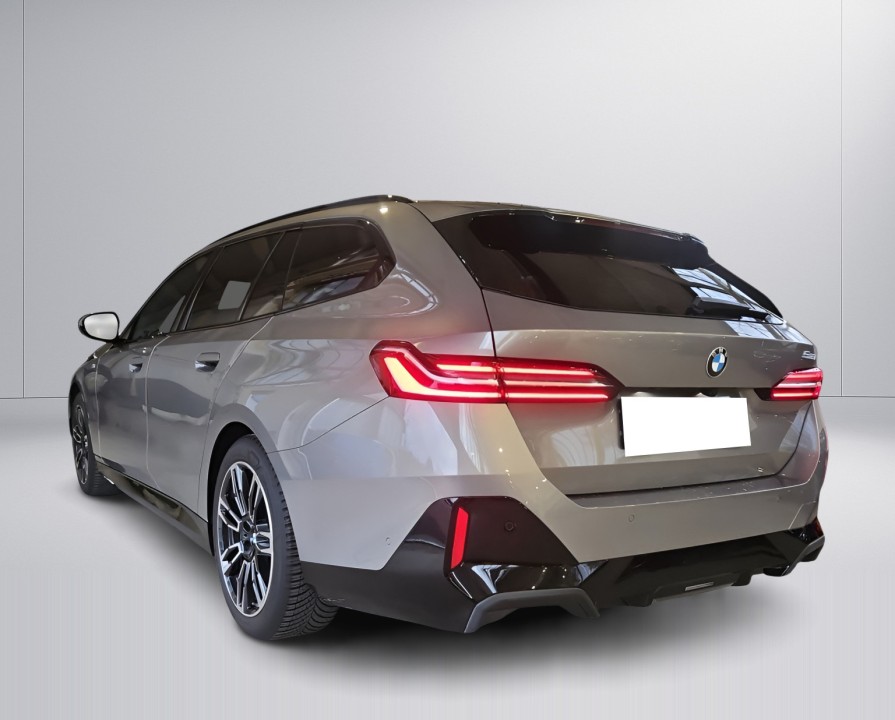 BMW Seria 5 520i Touring M-Sport (5)