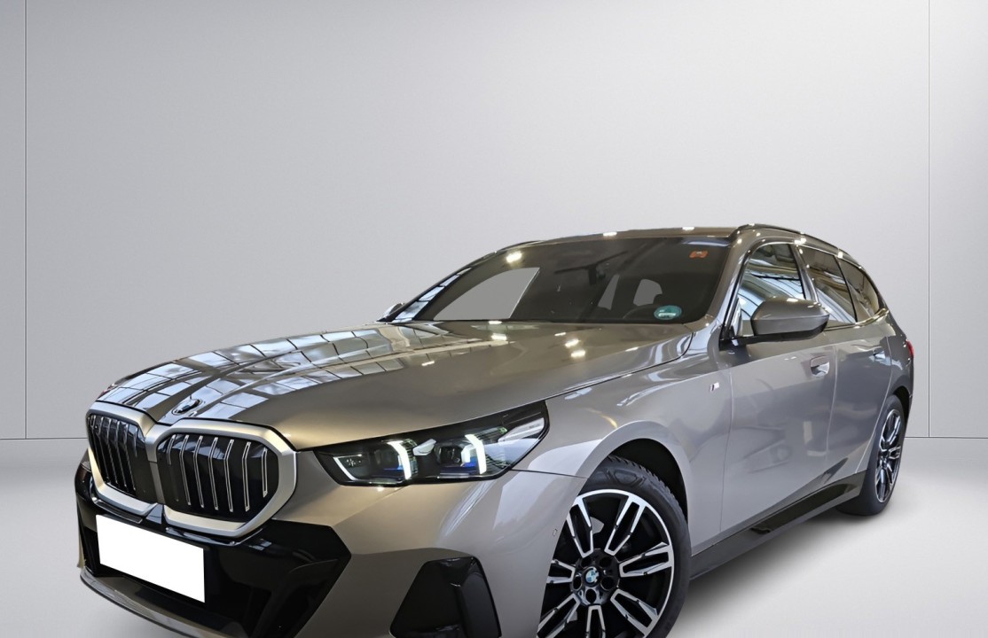 BMW Seria 5 520i Touring M-Sport (3)