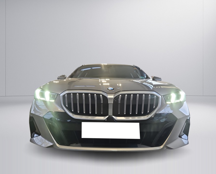 BMW Seria 5 520i Touring M-Sport (2)