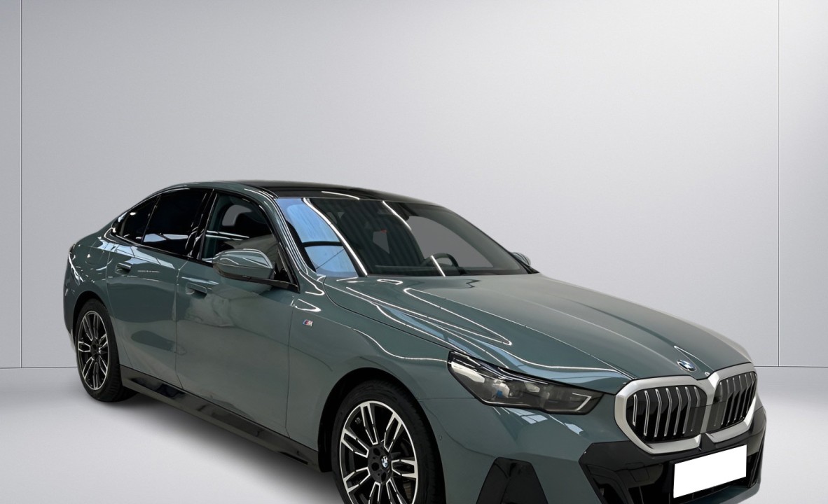 BMW Seria 5 520i (2)
