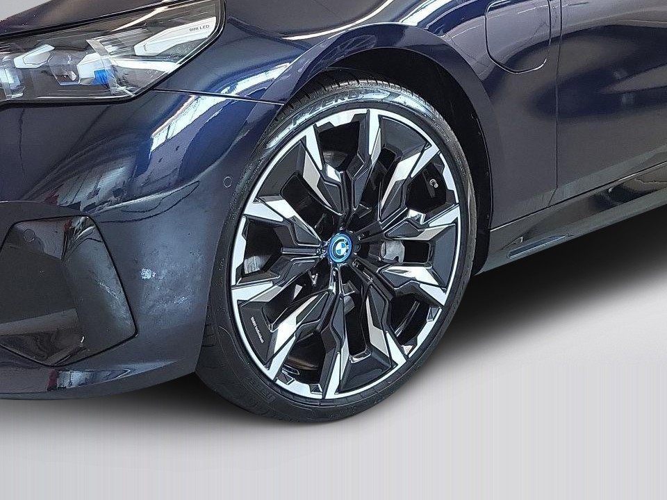 BMW Seria 5 xDrive550e - foto 12