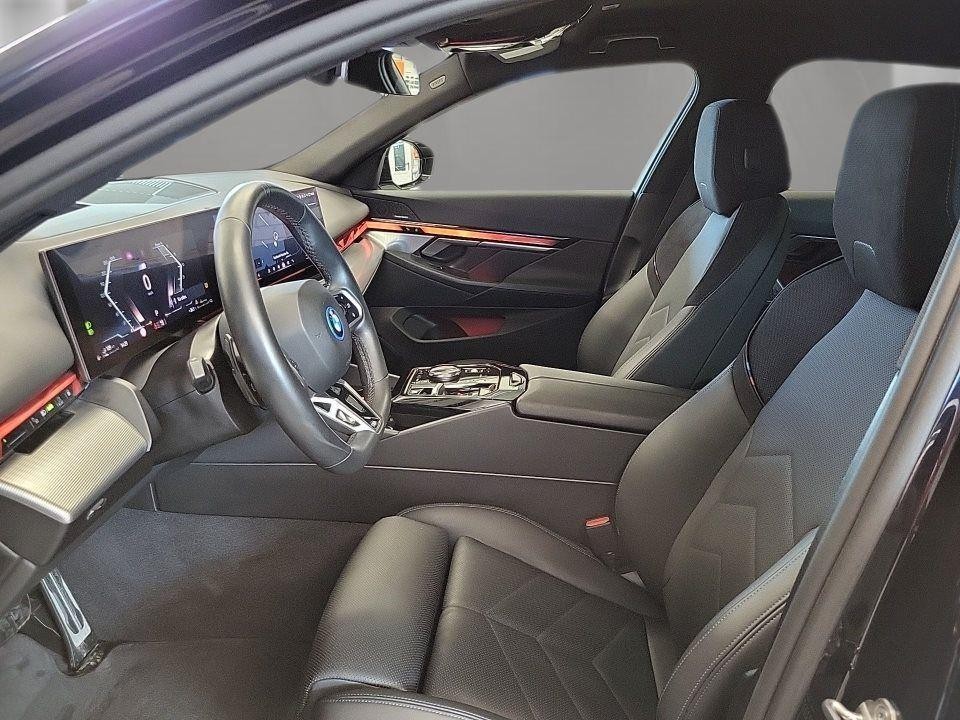 BMW Seria 5 xDrive550e - foto 7