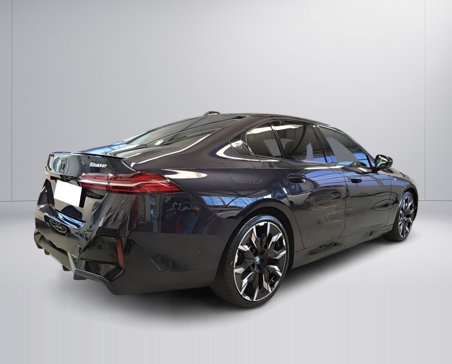 BMW Seria 5 xDrive550e (2)