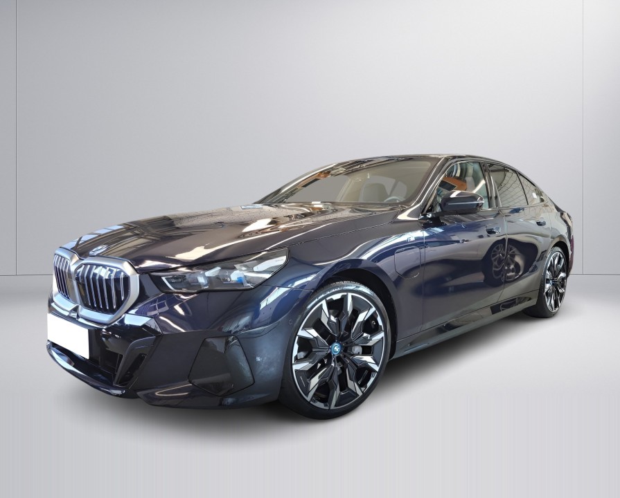 BMW Seria 5 xDrive550e (4)