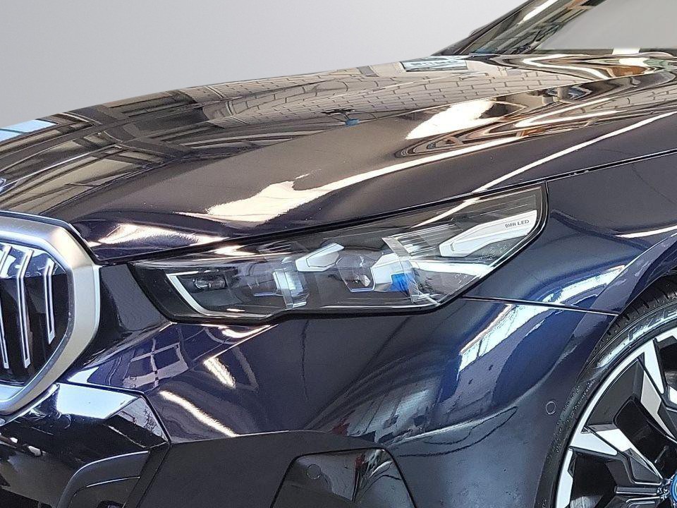BMW Seria 5 xDrive550e - foto 11