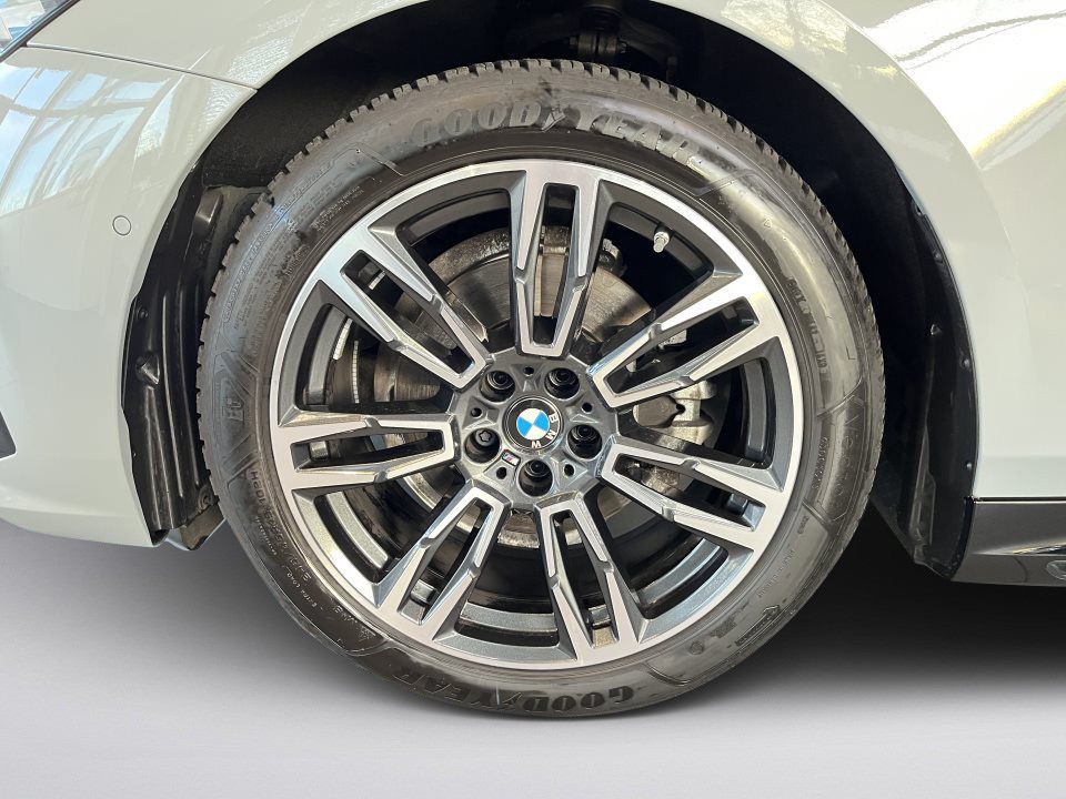BMW Seria 5 xDrive520d - foto 18