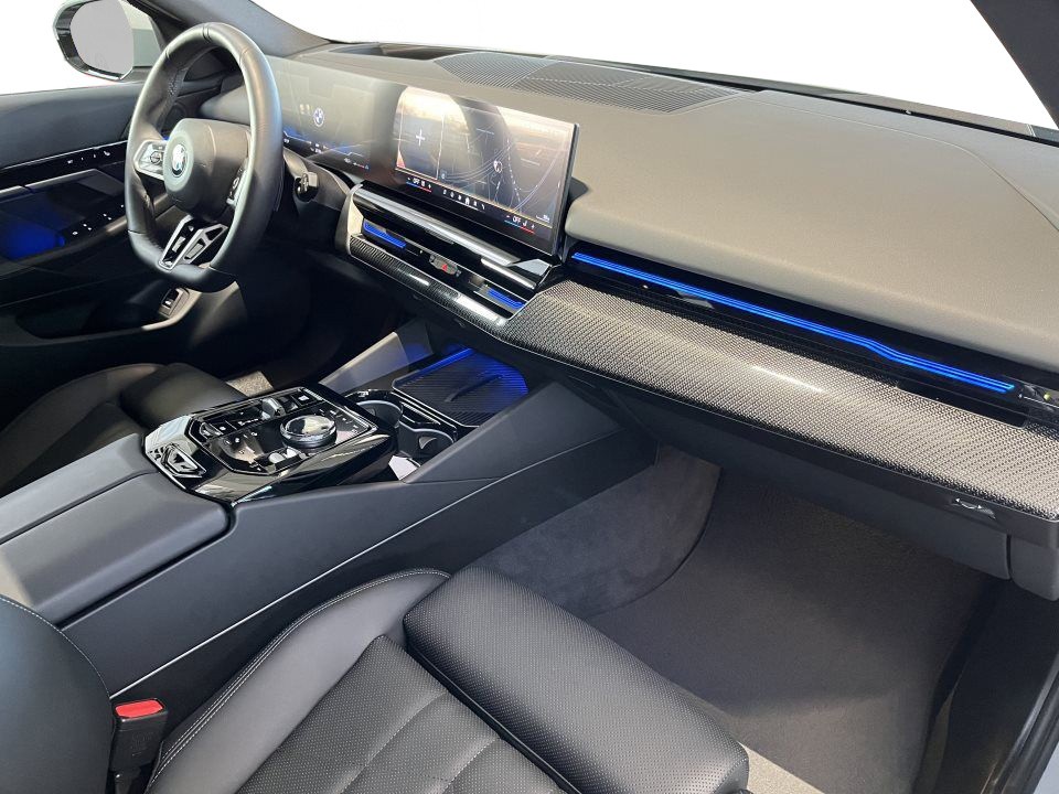 BMW Seria 5 xDrive520d - foto 8